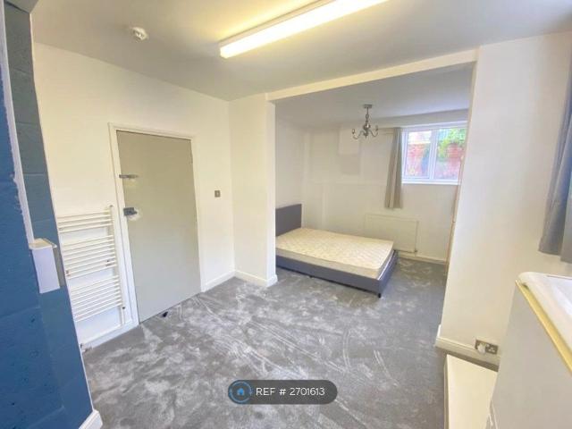 Studio for rent in Elmfield, Leicestershire