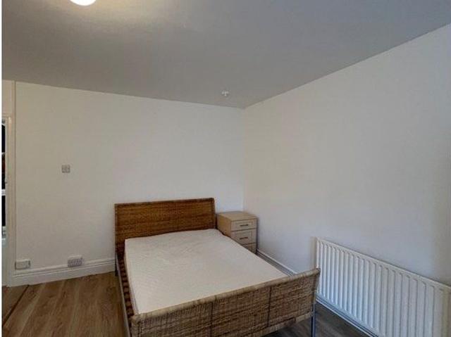 Studio for rent in Elmfield, Leicestershire