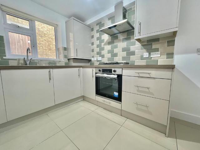 Apartment for rent in Regent Quay, Oad Street