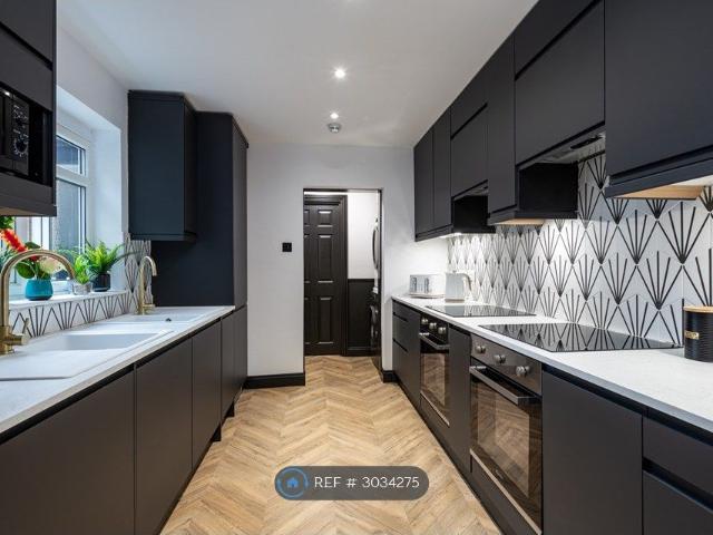 Room for rent in Regent Quay, Oad Street