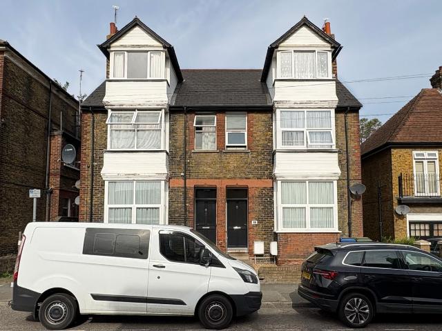 Studio for rent in Grove Park, Swale