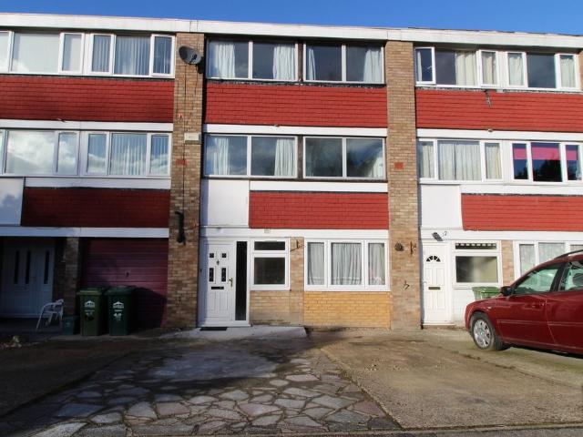 House for rent in Lower Halliford, Surrey
