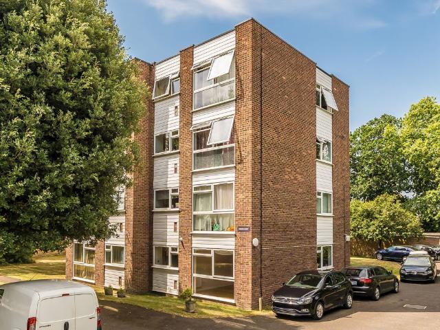 Apartment for rent in Hampton Hill, Greater London