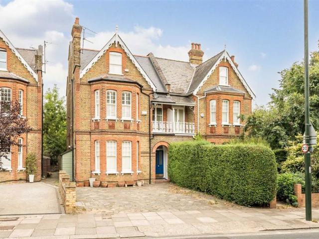 Studio for rent in London Borough of Richmond upon Thames, Greater London