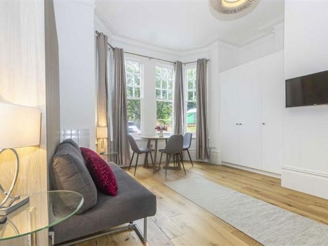 Apartment for rent in Hampton Hill, Greater London