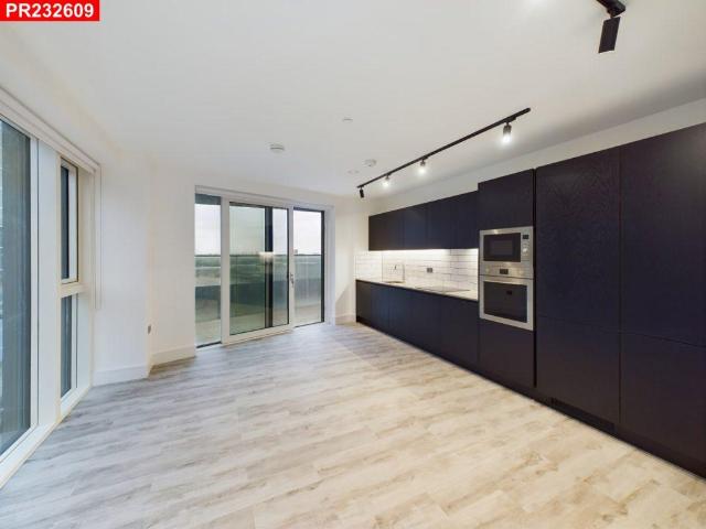 House for rent in London Borough of Ealing, Park Royal