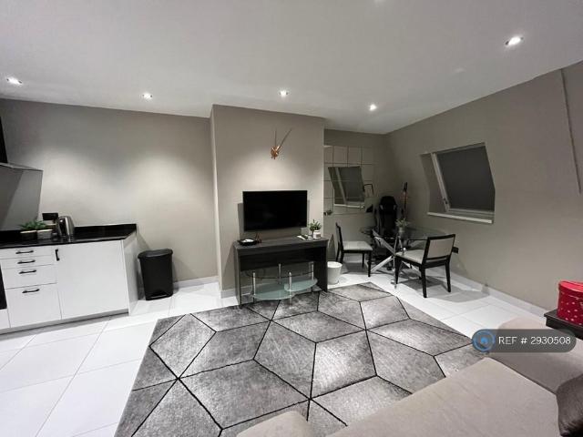 Apartment for rent in Woodhouse, West Yorkshire