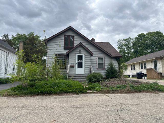 House for sale in Mchenry, Illinois