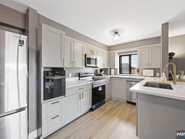 Condo for sale in Hackensack, New Jersey