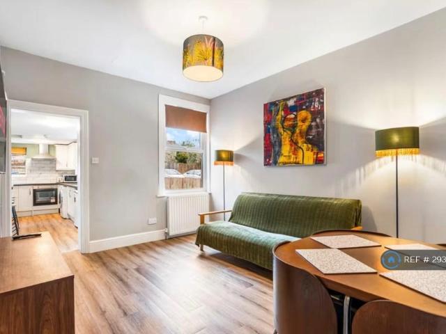 House for rent in New Town, Horsham