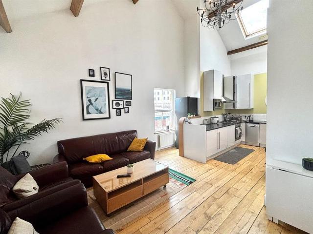 Apartment for rent in Woodhouse, West Yorkshire