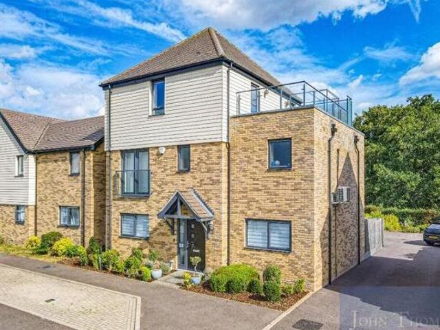 House for sale in Chigwell, Epping Forest