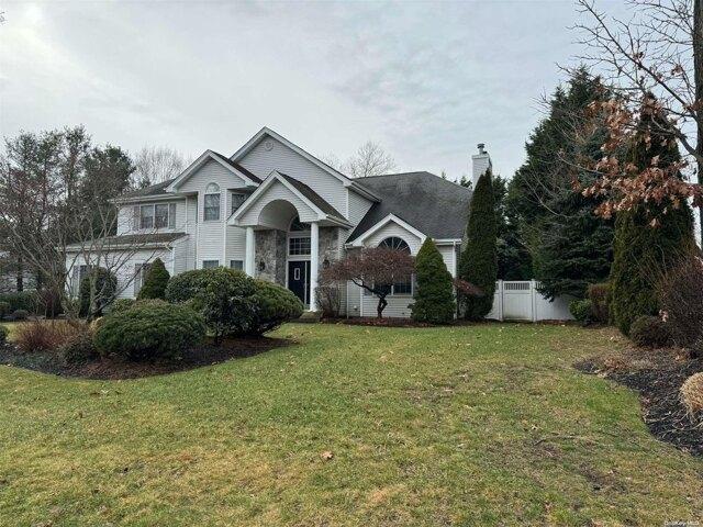 House for sale in Lake Grove