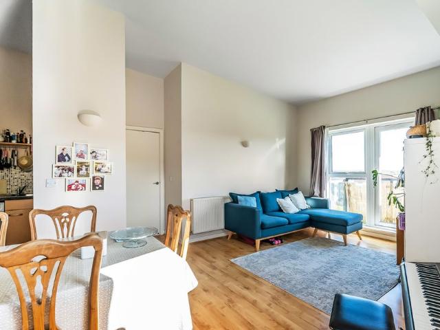 Apartment for rent in Pachesham Park, Surrey