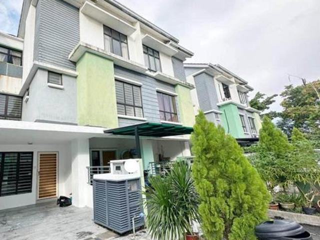 Townhouse for sale in Puchong, Majlis Bandaraya Subang Jaya