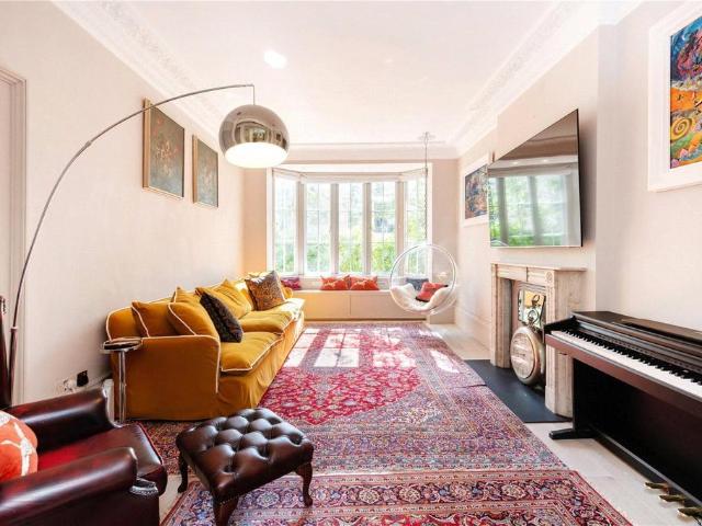 House for rent in Chalk Farm, Greater London