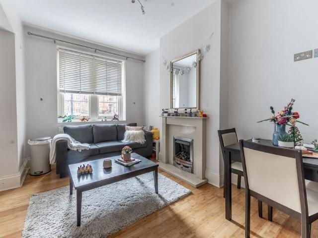 House for rent in Brompton, Greater London