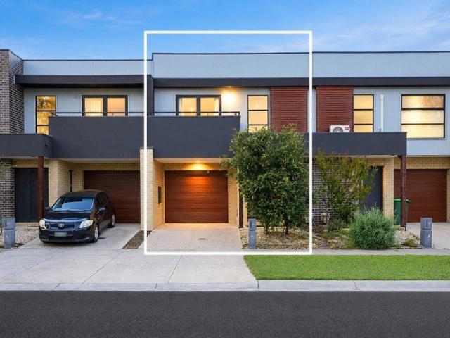 Townhouse for sale in Williams Landing, Melbourne