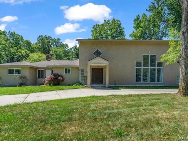 House for sale in Grosse Ile