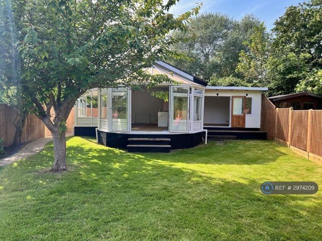 House for rent in Lower Halliford, Surrey