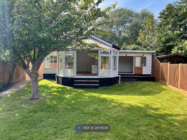 House for rent in Lower Halliford, Surrey