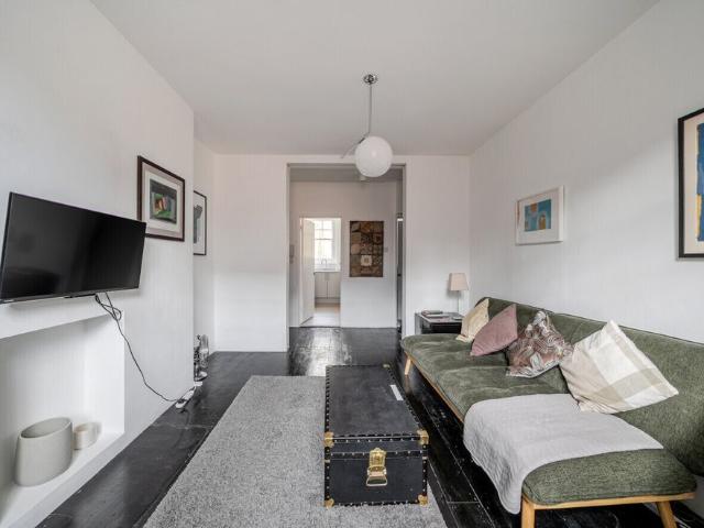 Room for rent in Seven Dials, Cat Hill