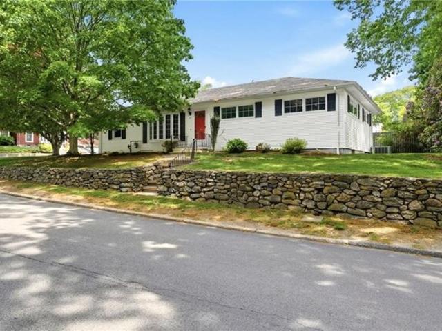 House for sale in Lincoln, Rhode Island
