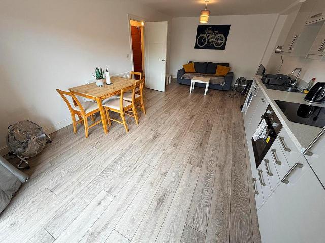 Apartment for rent in Silvertown, Greater London