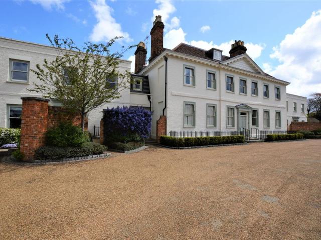 Apartment for rent in Pachesham Park, Surrey