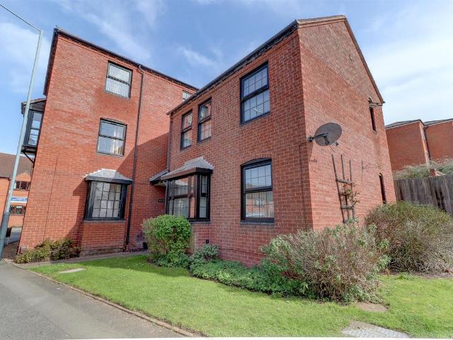 Apartment for rent in Woodloes Park, Green Close