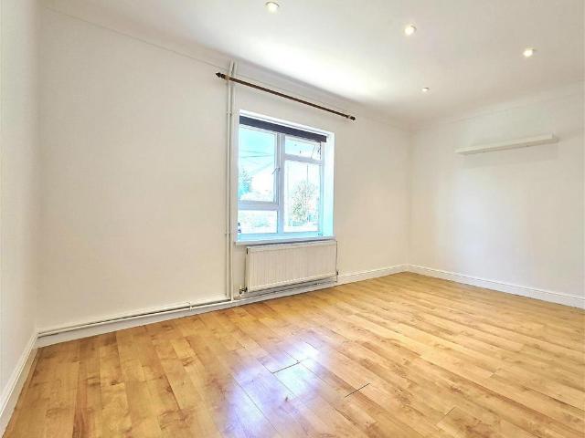 Apartment for rent in London Borough of Ealing, Greater London