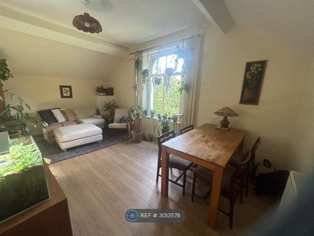 Apartment for rent in Calderstones