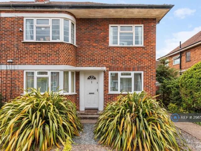 House for rent in London Borough of Merton, Raynes Park