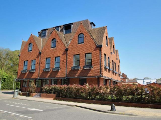 House for rent in Heol-las, Surrey