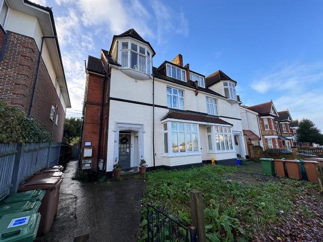 Studio for rent in Wallington, Greater London