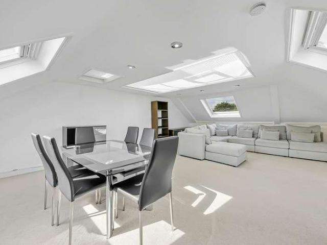 Apartment for rent in Maitland Park, Greater London