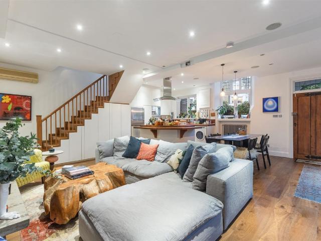 Apartment for rent in Maitland Park, Greater London