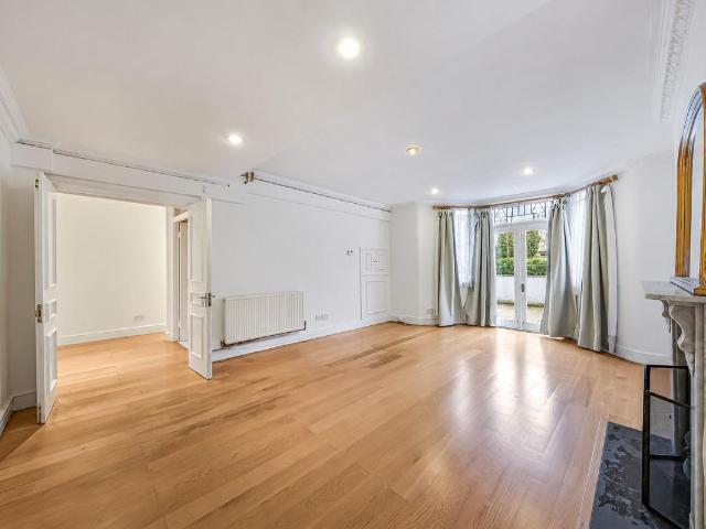 Apartment for rent in Maitland Park, Greater London
