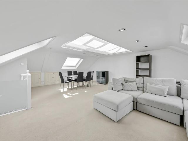Apartment for rent in Maitland Park, Greater London