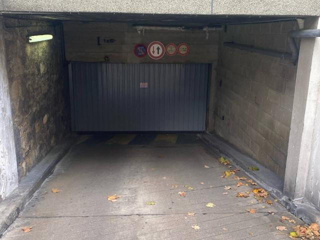 Garage vente à Paris, Quartier du Père-Lachaise