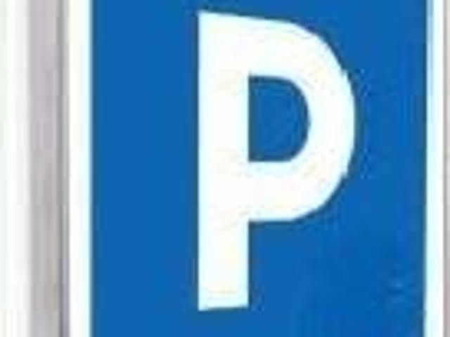 Garage vente à Paris, Quartier de la Plaine-de-Monceau