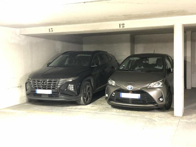 Garage vente à Paris, Île-de-France