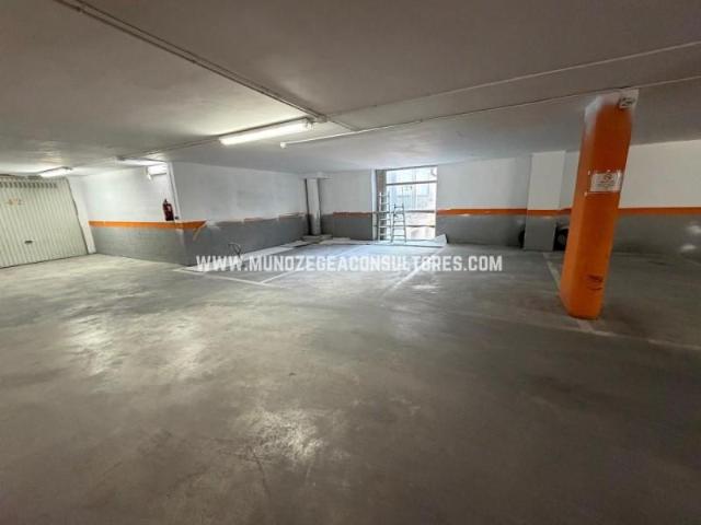 Garaje en alquiler en Lucena, Andalucía