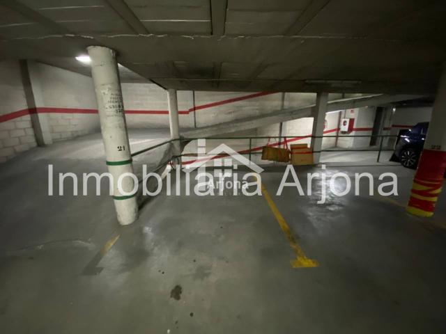 Garaje en venta en Lucena, Andalucía