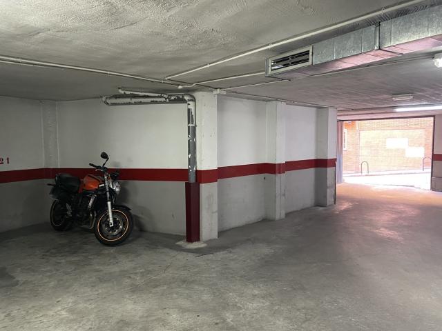 Garaje en venta en Madrid, Valdeacederas