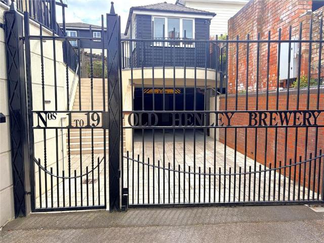 Park Home for sale in Henley-on-Thames, Berrick Salome
