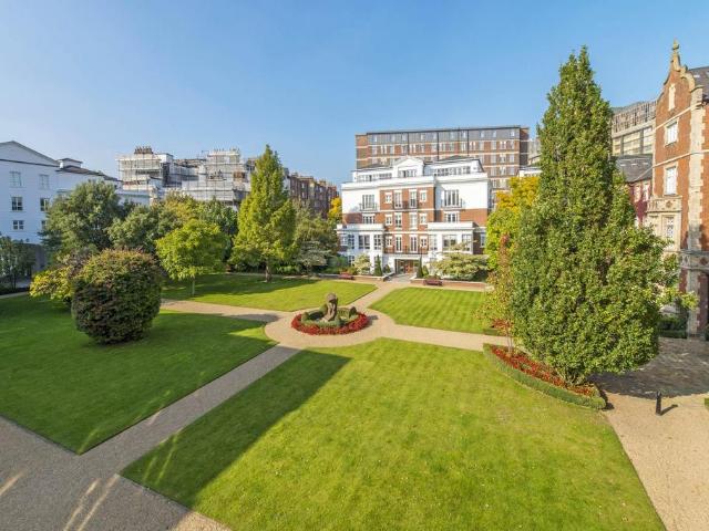 Park Home for sale in Earl's Court, Greater London