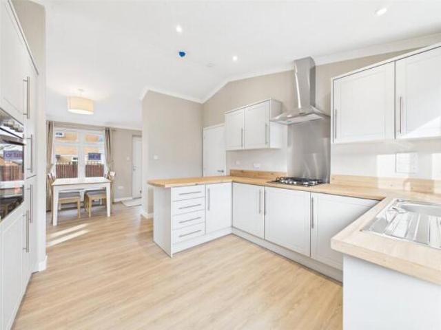 Park Home for sale in Golden Valley, Gloucestershire