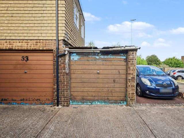 Property for sale in Sundon Park, Luton
