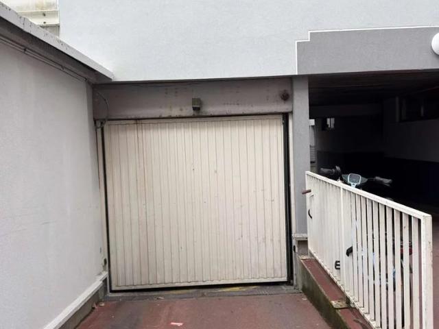 Garage vente à Paris, Île-de-France